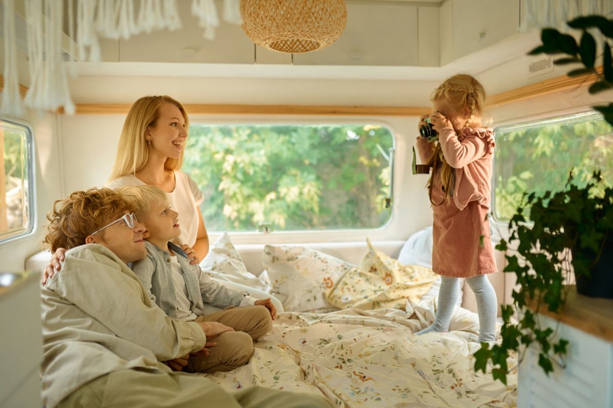 Las mejores rutas para ir en autocaravana con niños este invierno