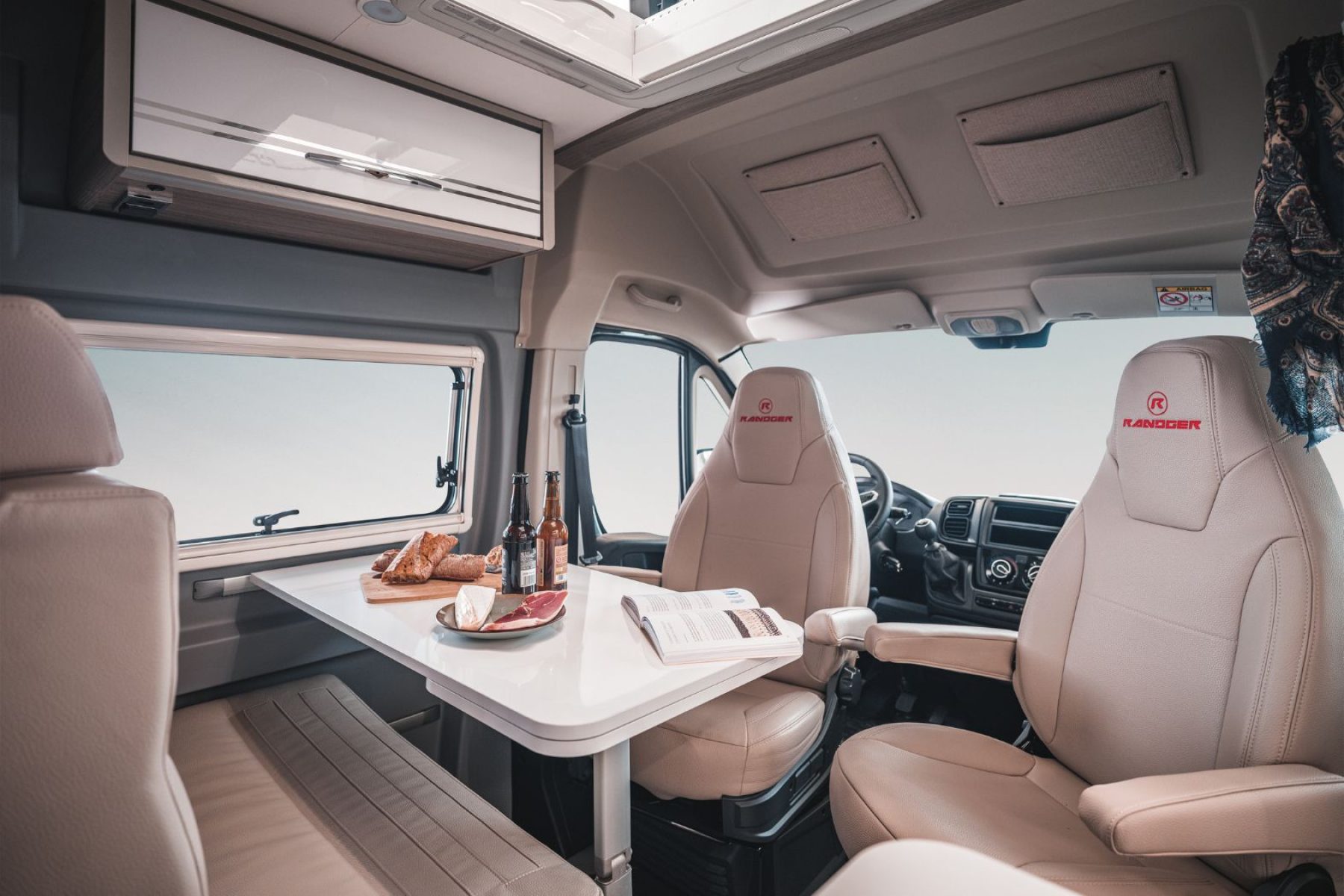 interior-randger-r602-valcaravan