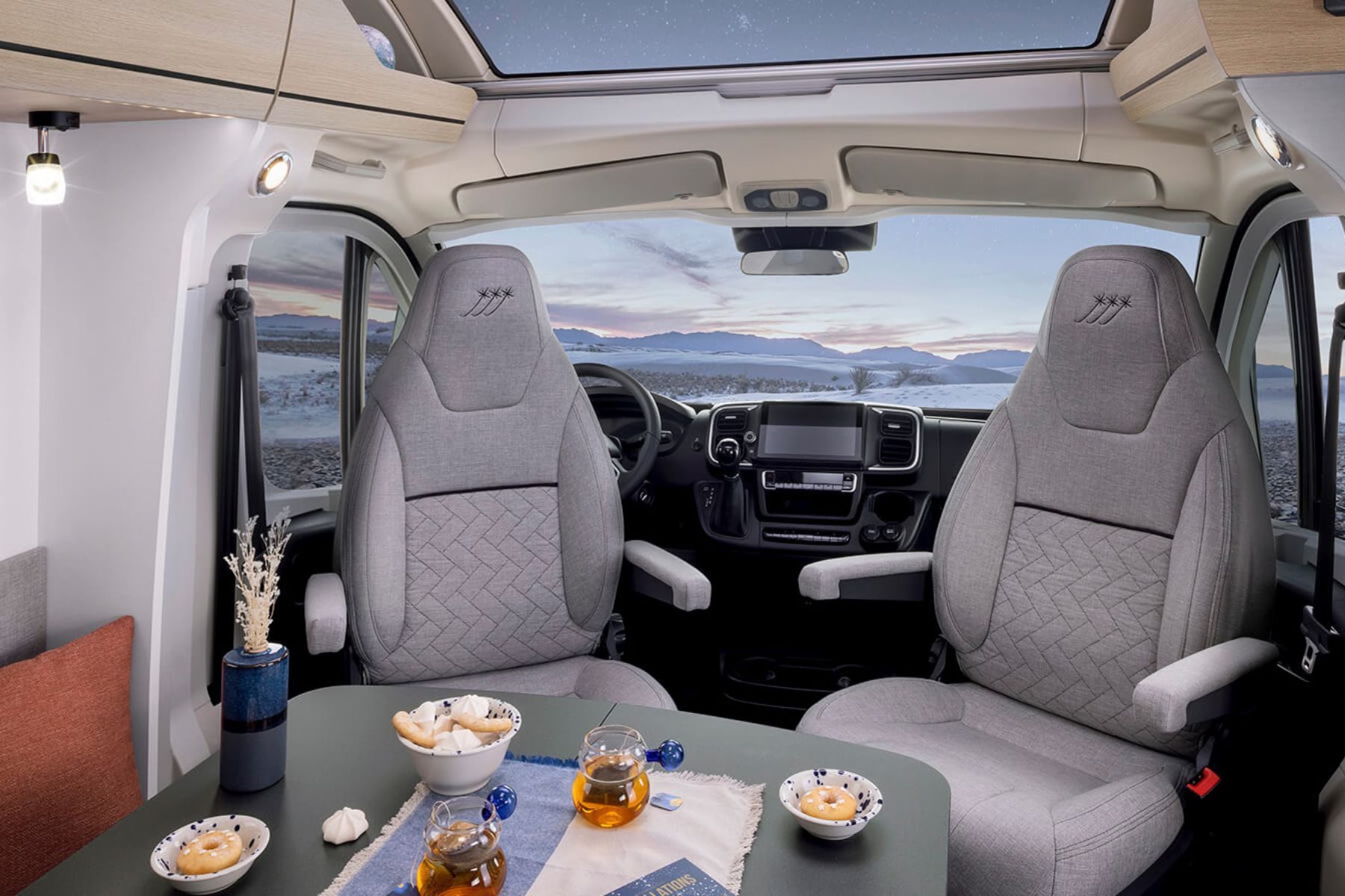 interior-rapido-c55-night-edition-valcaravan