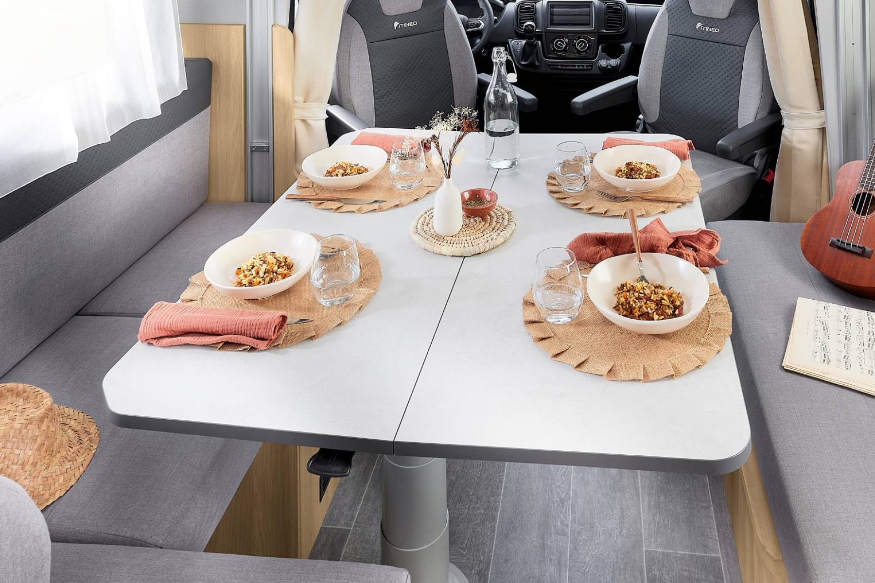 itineo-ps740-valcaravan-comedor