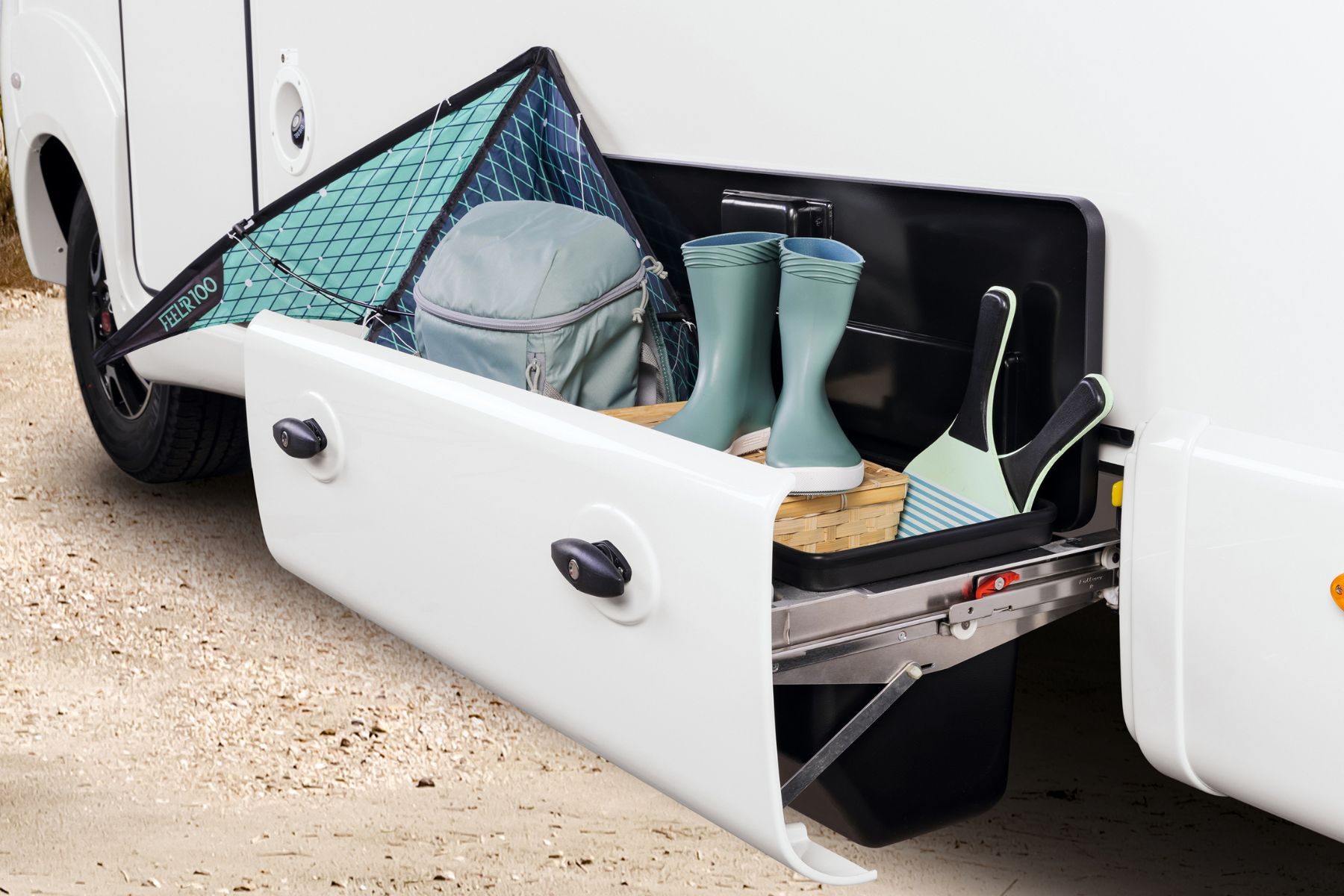 rapido-866F-almacenaje-valcaravan