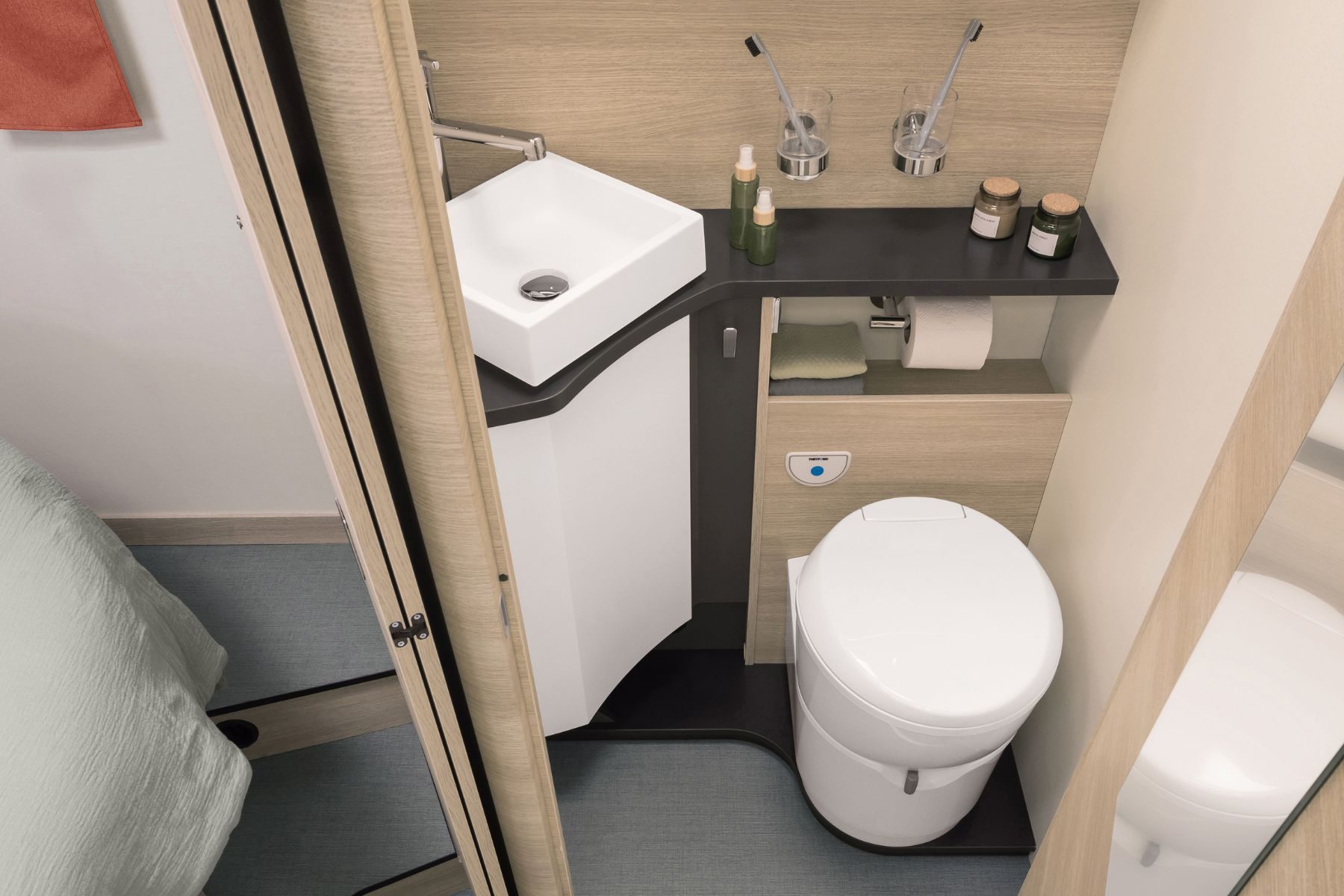 rapido-c86-night-edition-valcaravan-aseo-wc