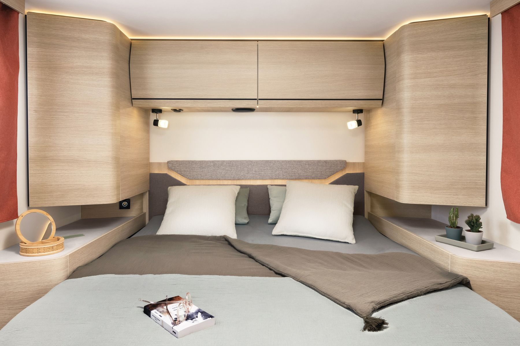 rapido-c86-night-edition-valcaravan-cama-isla