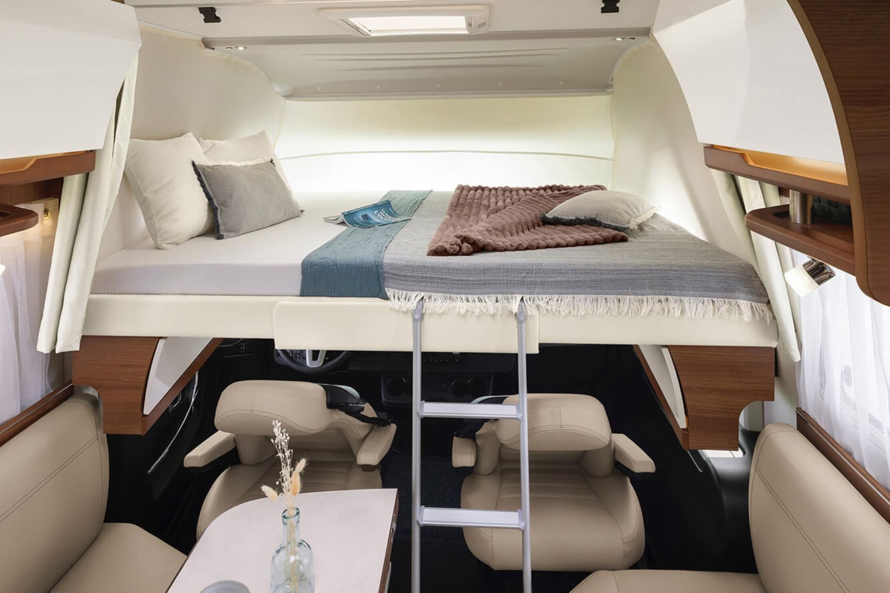 rapido-i66M-cama-basculante-valcaravan